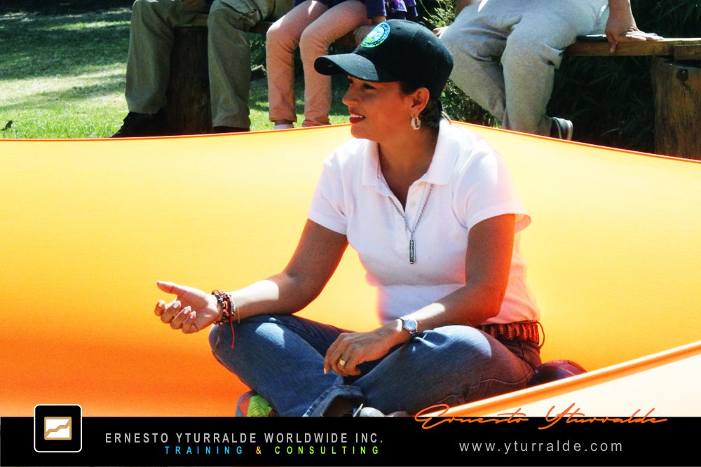 Team Building LATAM | Liderazgo y confianza en acción con talleres outdoor para cohesión de equipos