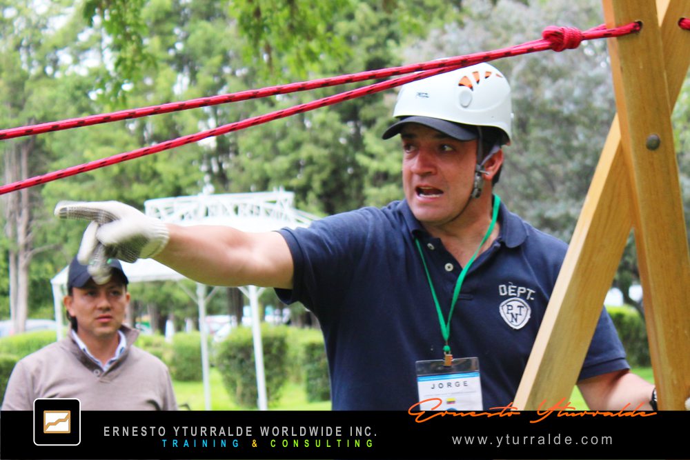 Team Building LATAM | Comunicación efectiva y accountability con dinámicas vivenciales en Bogotá