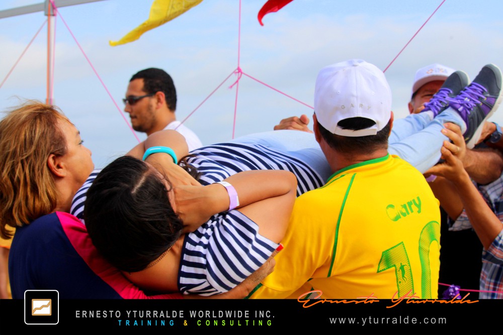Talleres Experienciales | Team Building LATAM | Taller de Trabajo en Equipo para Empresas líderes en resultados