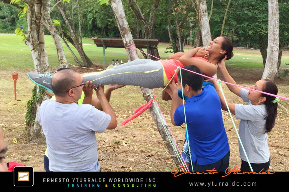 Talleres Experienciales | Team Building LATAM | Coaching grupal en movimiento con liderazgo en acción colaborativa